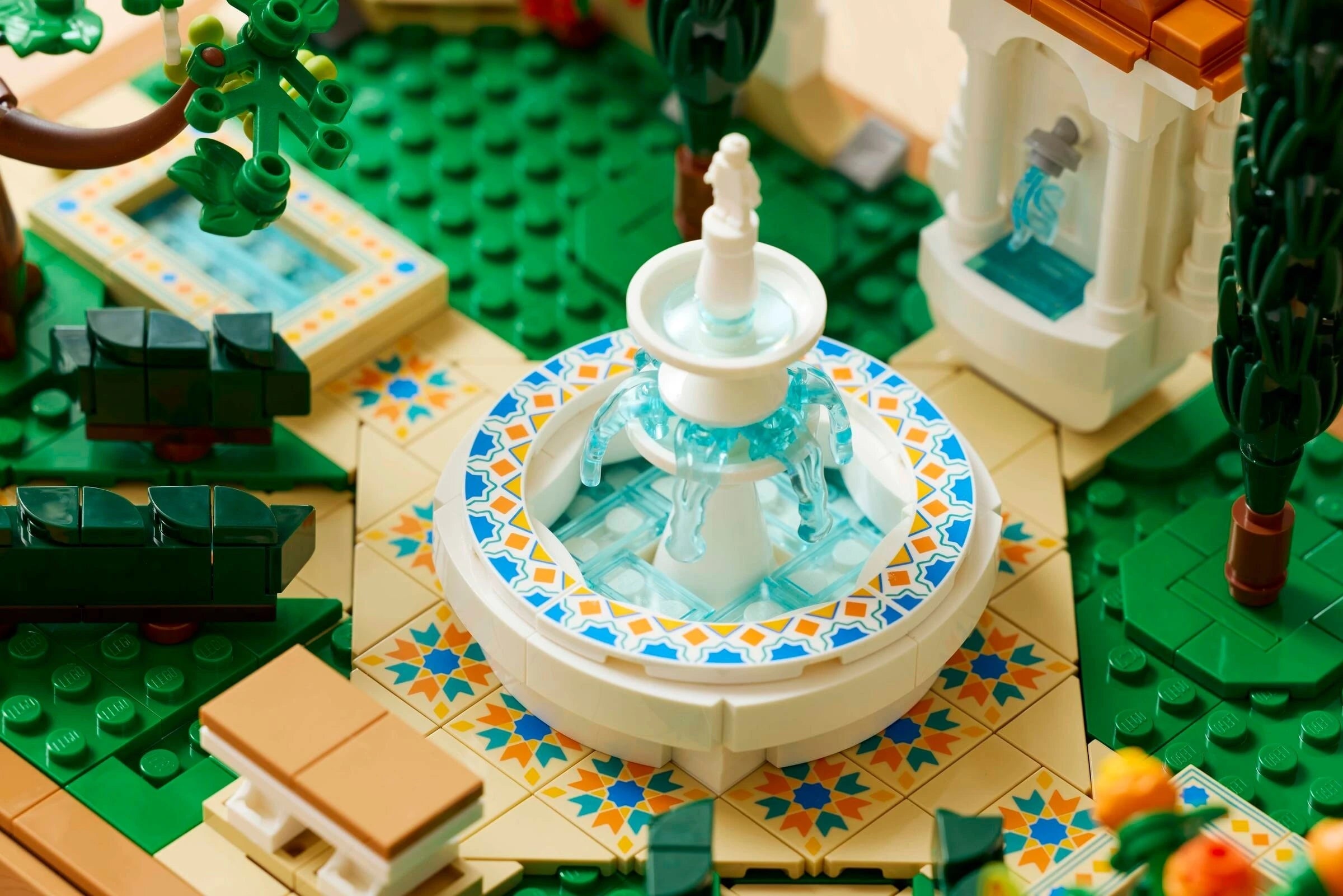 LEGO® 10359 Icons Fountain Garden alternate image 6