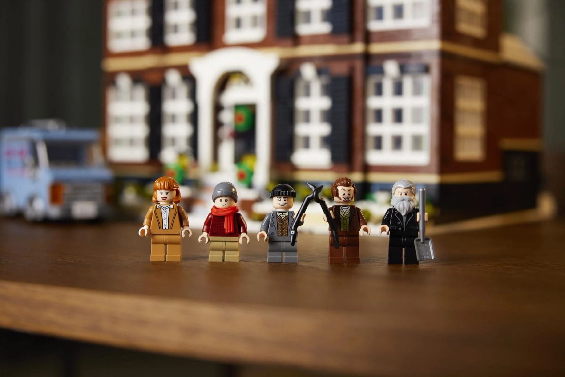 LEGO® 21330 Ideas Home Alone alternate image 32