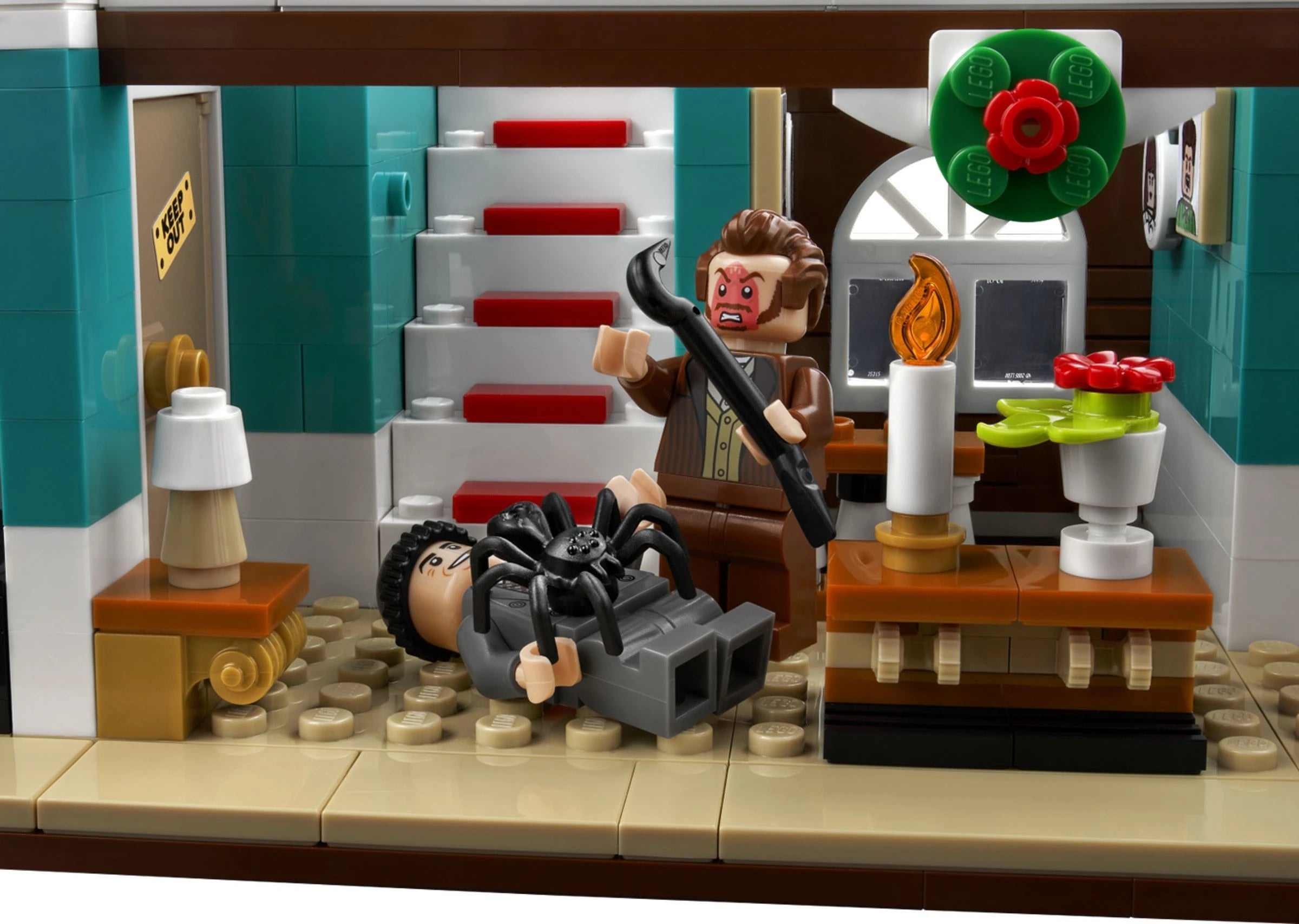 LEGO® 21330 Ideas Home Alone alternate image 4