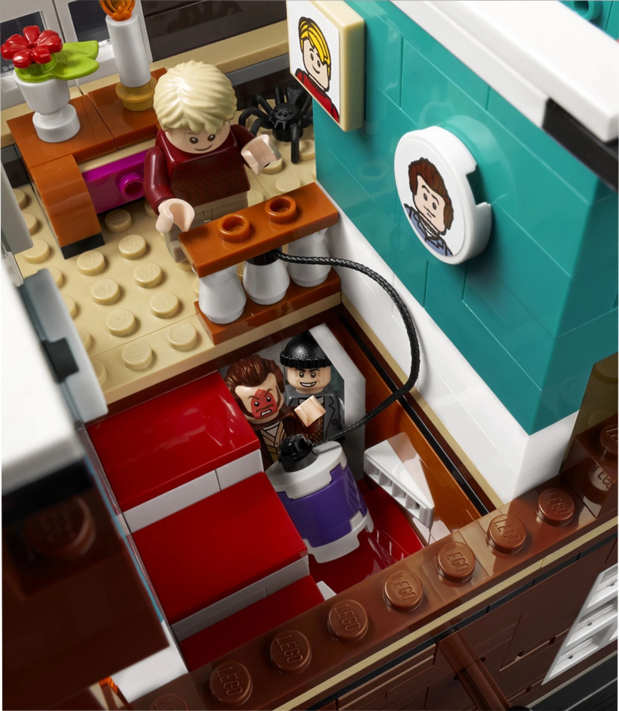 LEGO® 21330 Ideas Home Alone alternate image 7