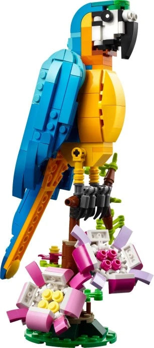 LEGO® 31136 Creator Exotic Parrot main product image