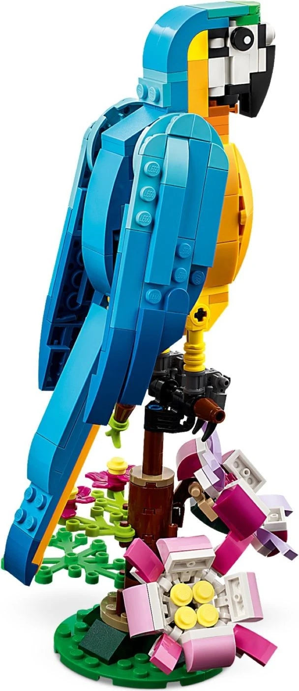 LEGO® 31136 Creator Exotic Parrot alternate image 4
