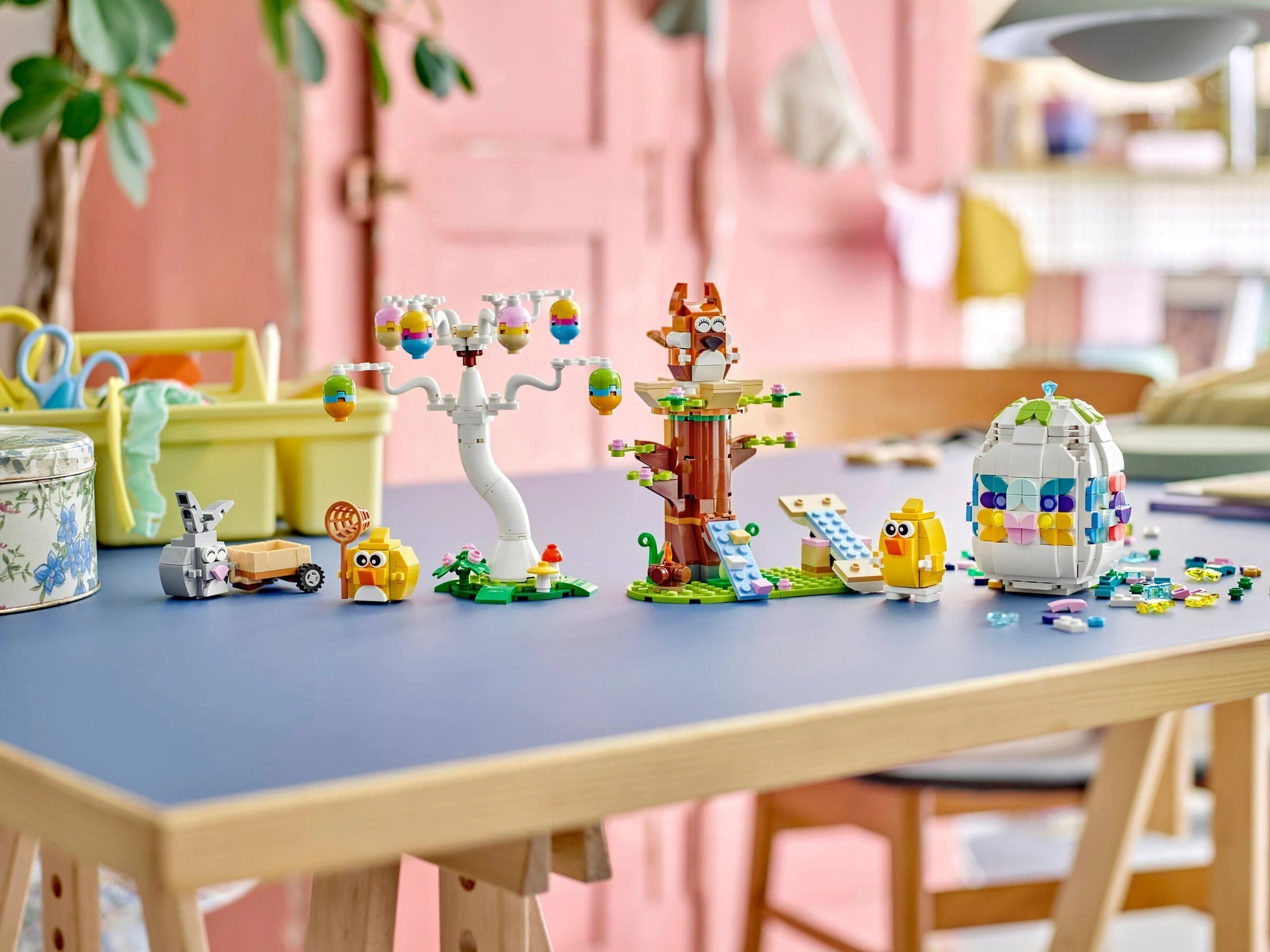 LEGO® 40808 Seasonal Easter Bunny and Chick Egg Hunt alternate image 4
