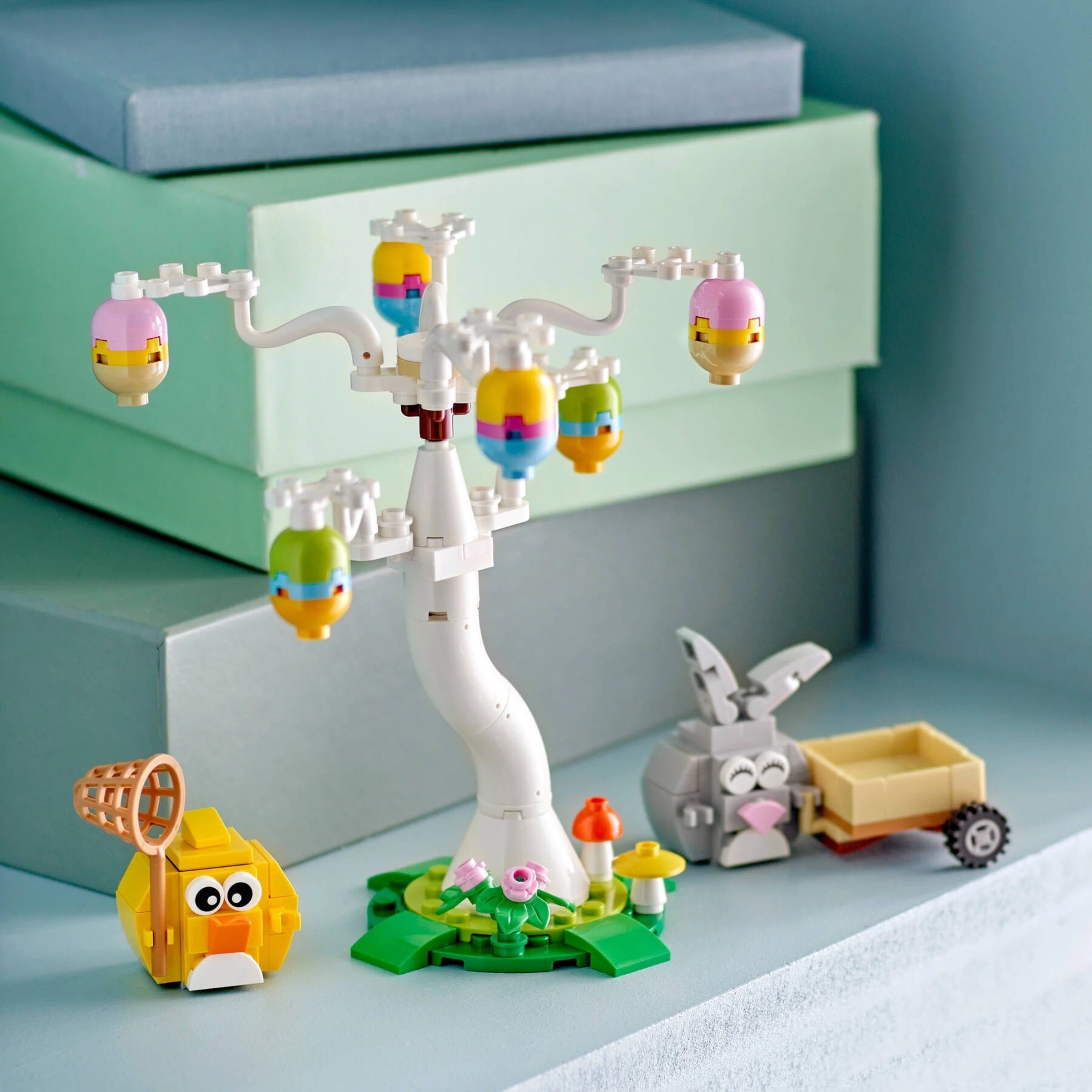 LEGO® 40808 Seasonal Easter Bunny and Chick Egg Hunt alternate image 6